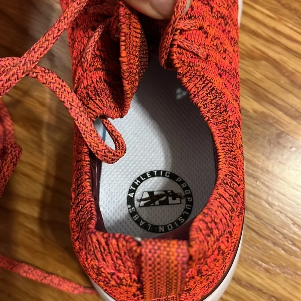 APL TechLoom Wave Sneakers 8 NEW
